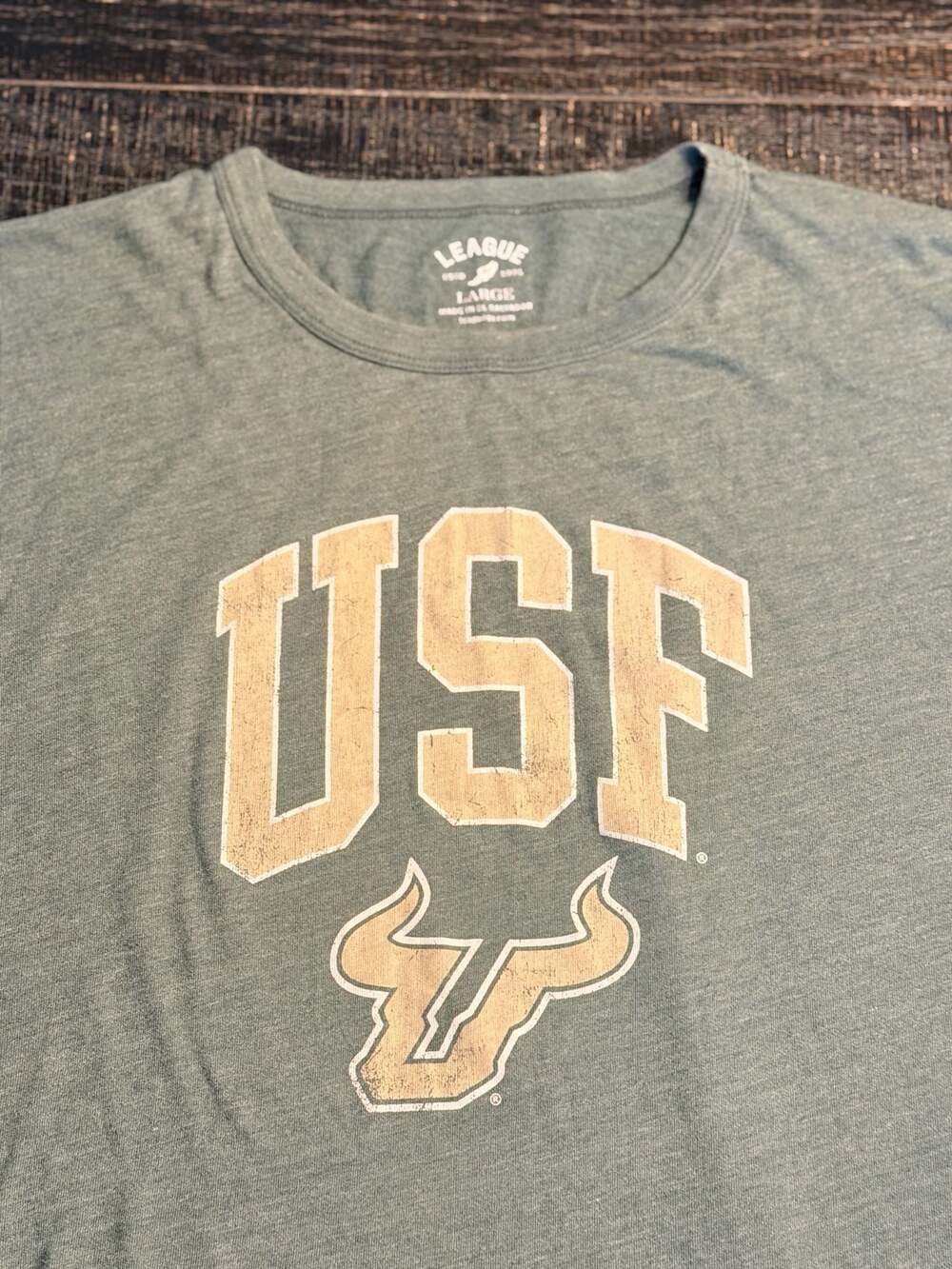 League University of South Florida USF Bulls T-Shirt Size Large